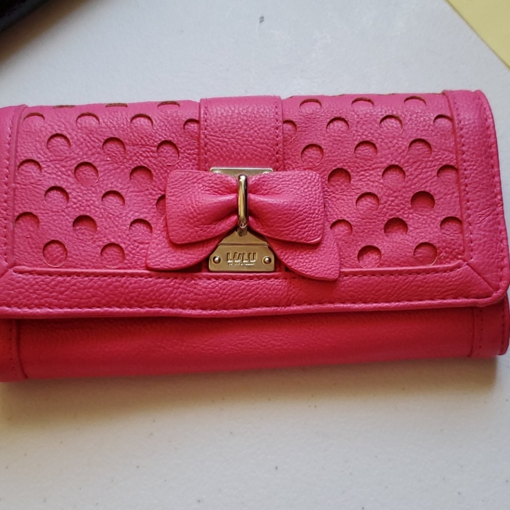 Lulu's women's pink bow tie tri-fold wallet